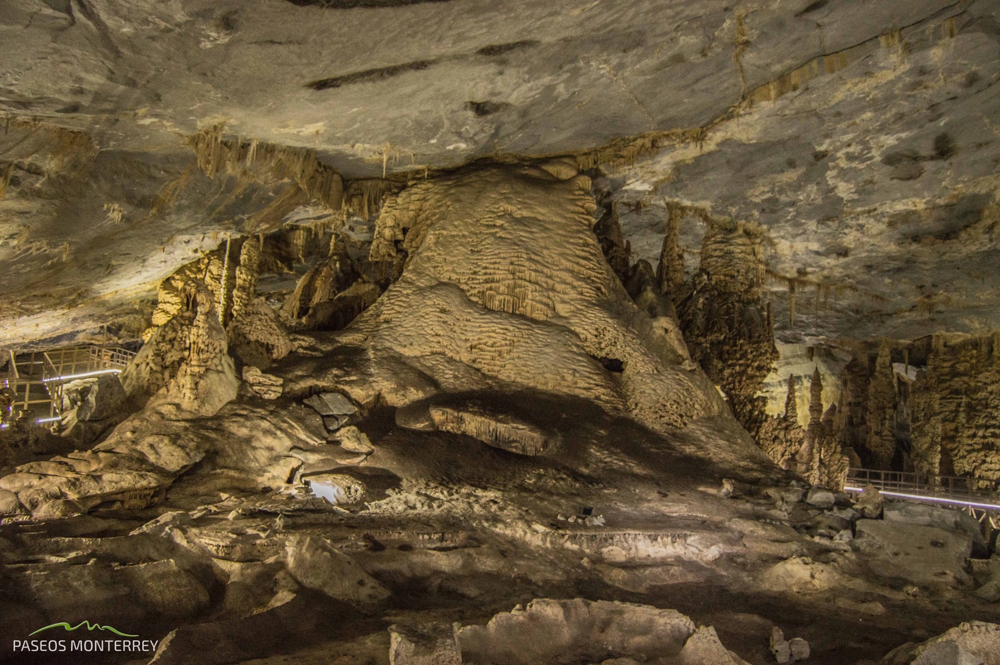 Grutas de Bustamante (Grutas del Rincón del Palmito)