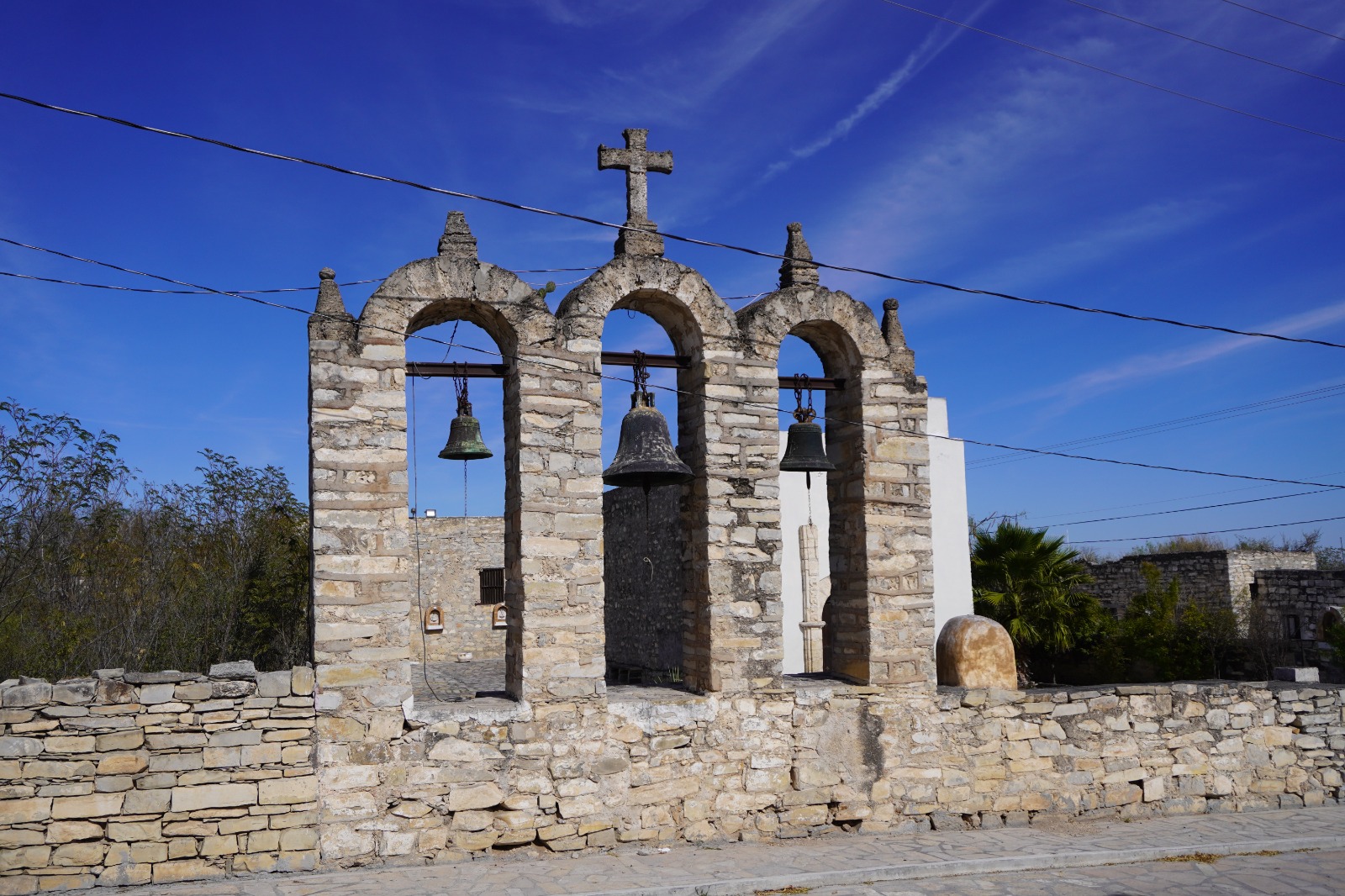 EL CAMPANARIO DEL TEMPLO SAN CARLOS BORROMEO DE VALLECILLO,N.L.